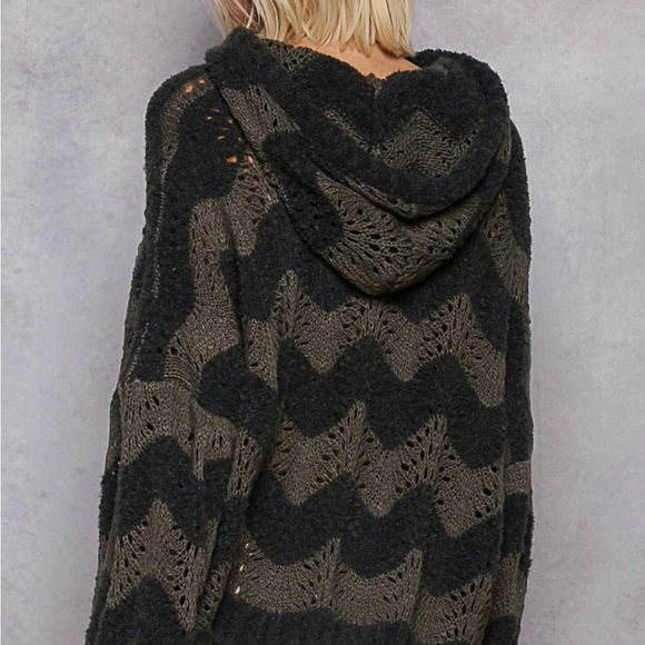 POL Boho Gray and Cream Chevron Sweater - Picture 11 of 11